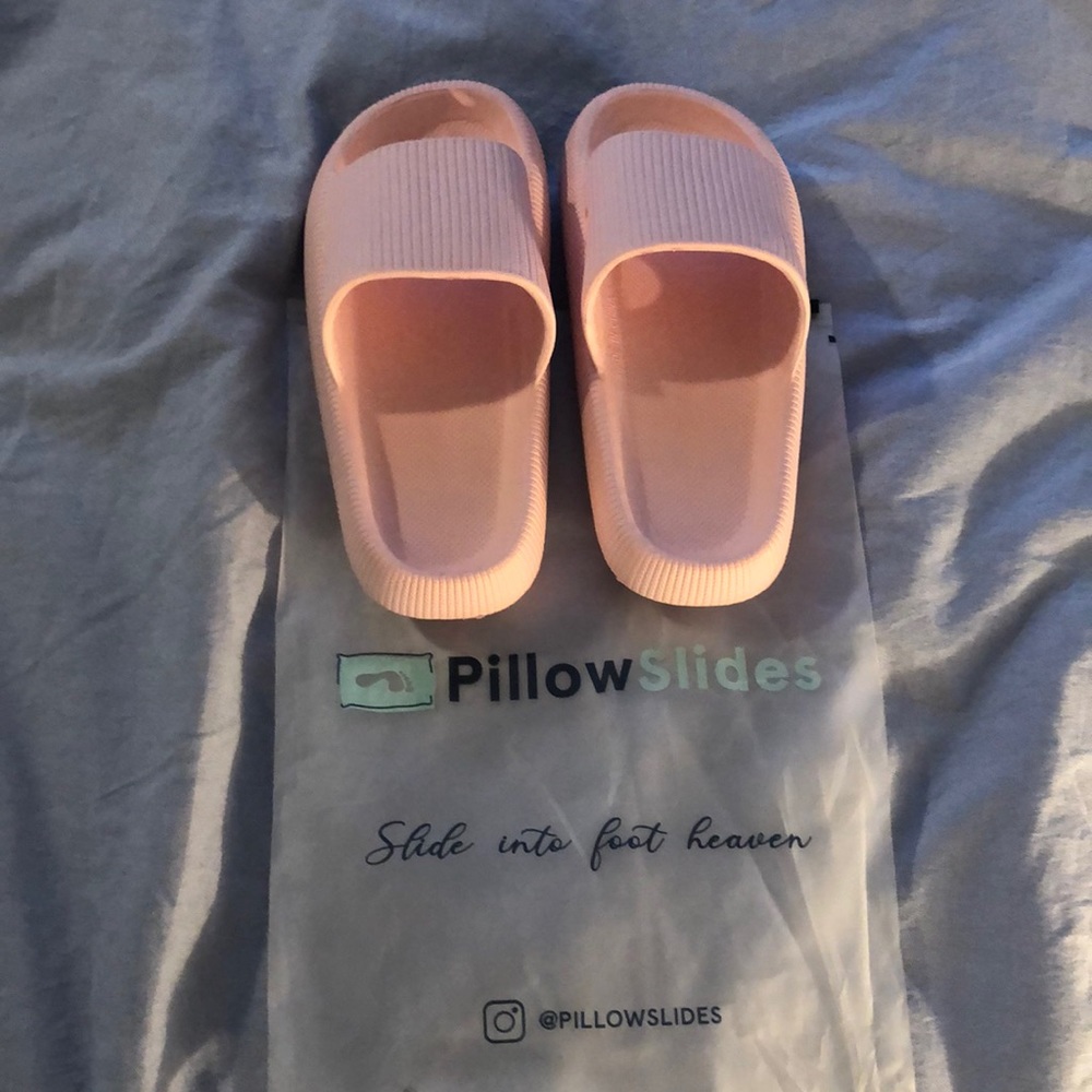 PILLOW SLIDES slippers